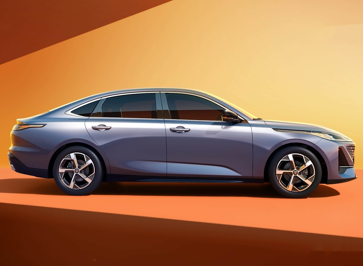 家用轿车怎么选？第四代逸动六维对比完胜五代帝豪